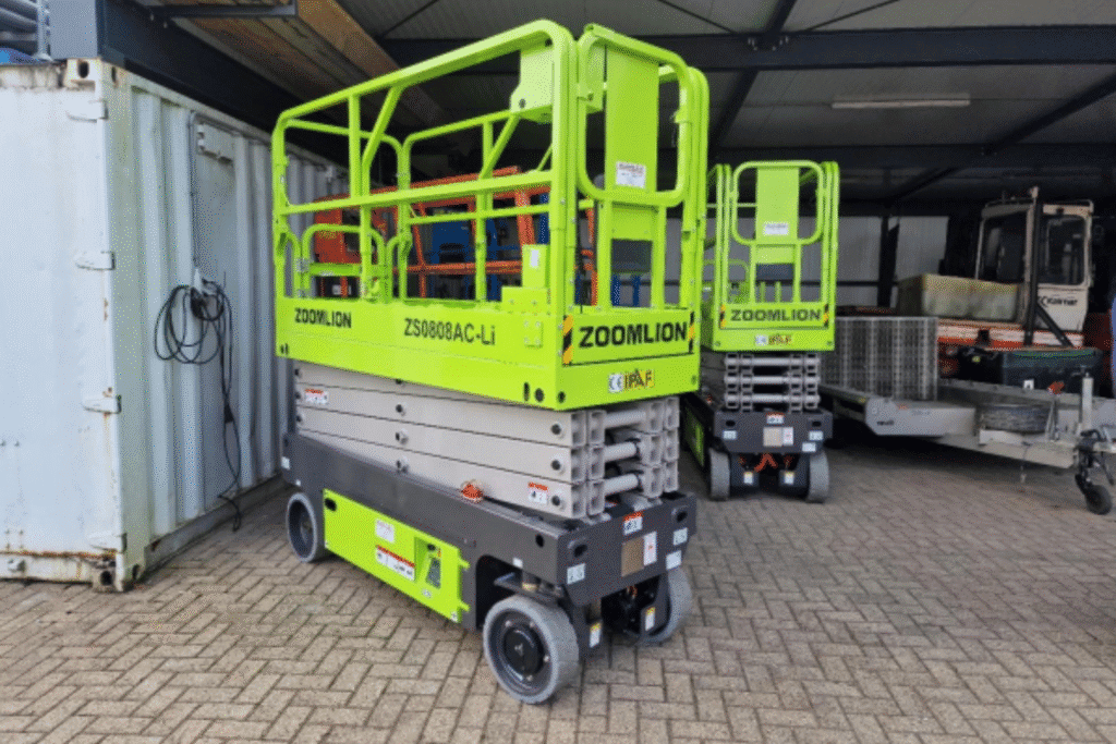 Twee Zoomlion ZS0808AC-Li hoogwerkers geleverd aan Staalbouwbedrijf Van Doorn