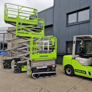 Schaarhoogwerker op rups of wielen- wanneer maakt u de overstap?