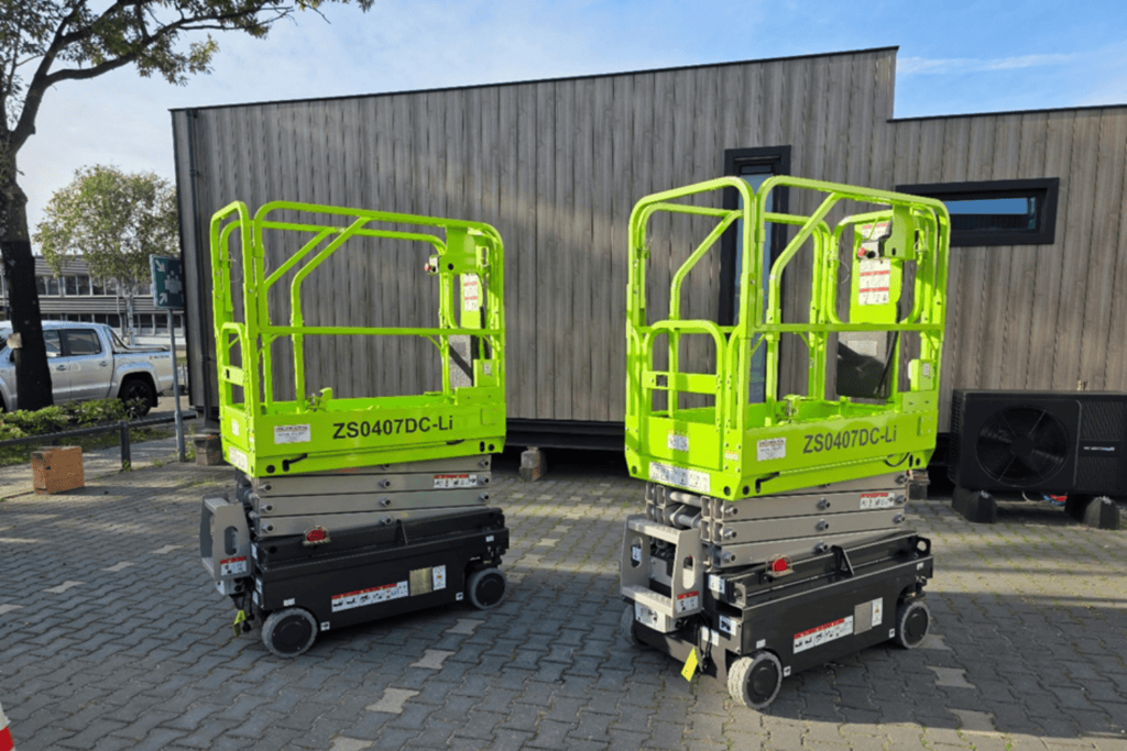 2x Zoomlion ZS0407DC-Li voor D & G Chaletbouw