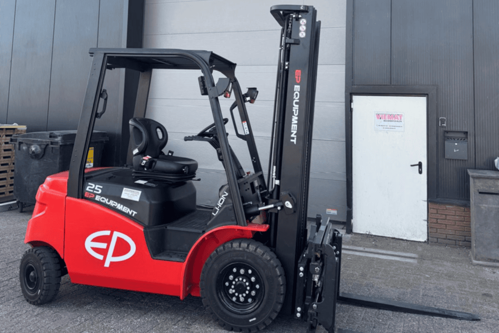 EP EFL253 met 6m mast voor Viemat in Kesteren