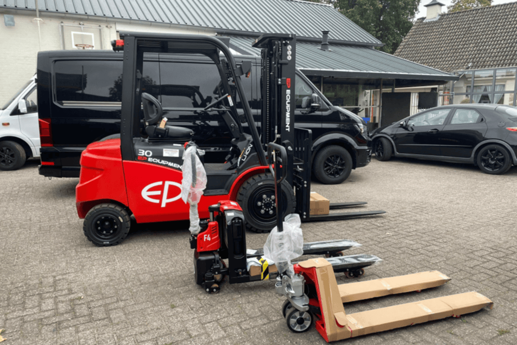 EP EFL303, F4 en handpalletwagen voor Aannemersbedrijf Kersten