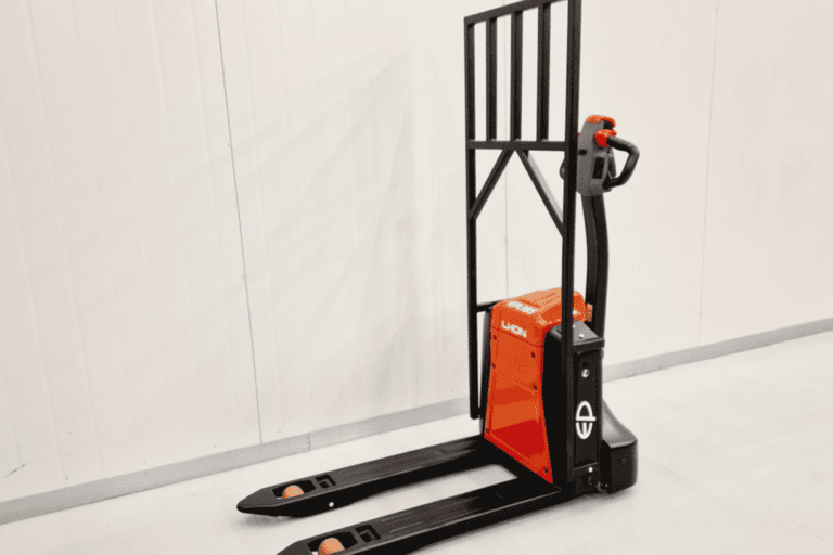 EP EPL185 met lastrek voor M. Kuijf Transport