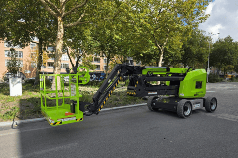 Zoomlion ZA14JE-Li knikarmhoogwerker voor de RAI Amsterdam