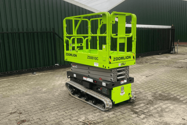 Zoomlion ZS0610C op rupsen afgeleverd