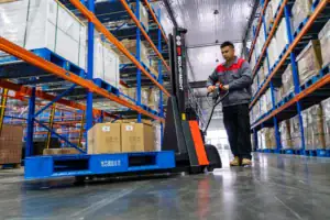 Elektrische heftruck kopen de complete gids voor logistieke efficiëntie